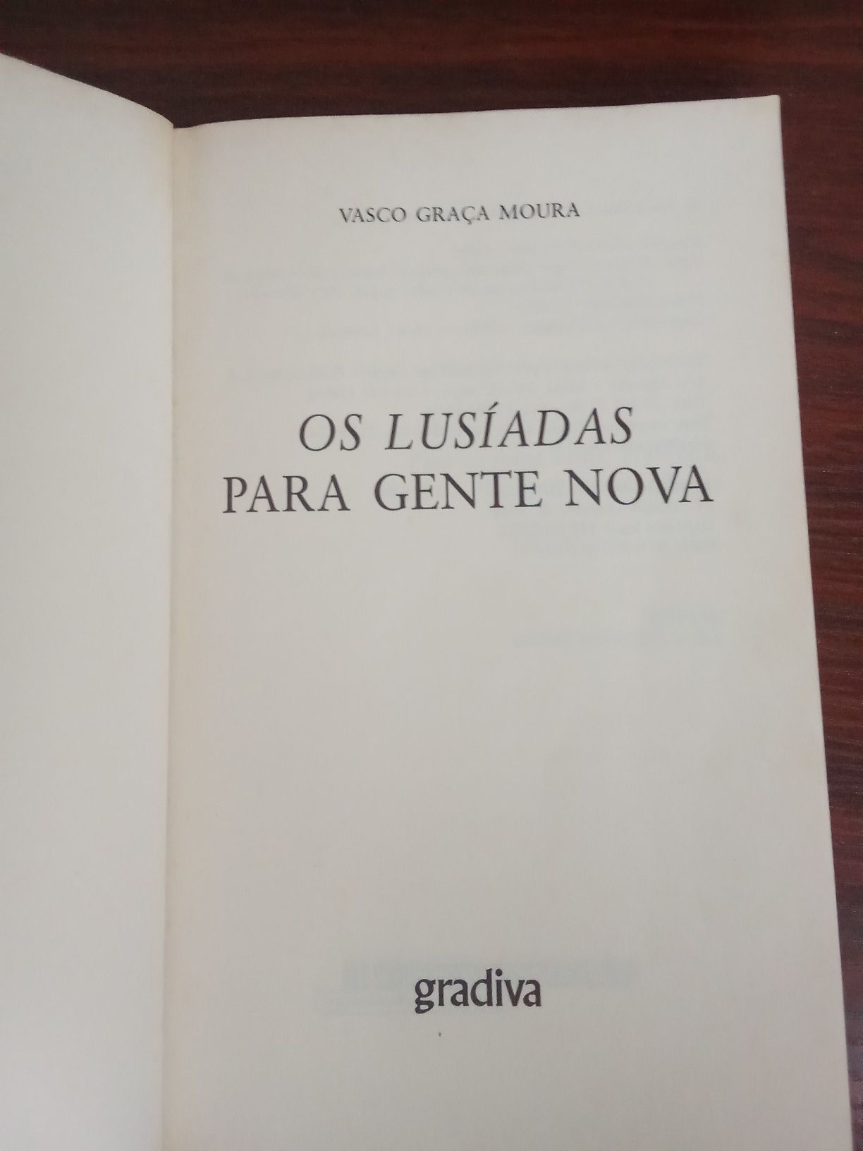 Vendo Livro Os Lusíadas Para Gente Nova