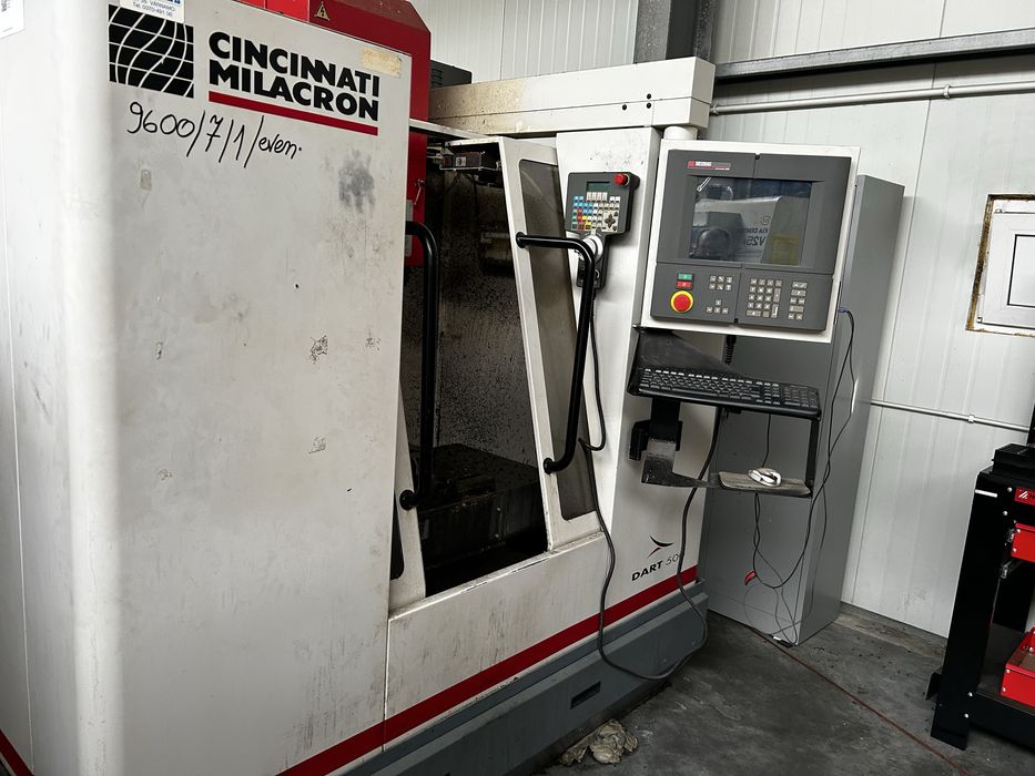 Frezarka  Cnc CINCINNATI MILACRON DART 500 sterowanie Acramatic 2100