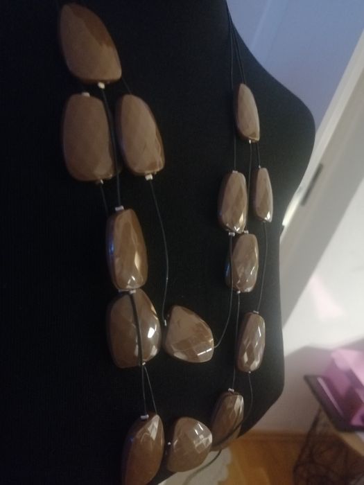 Korale brązowe, efektowne