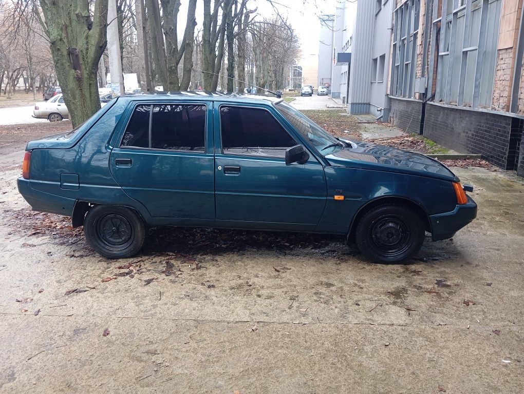 ЗАЗDaewoo Славута 1103 ,нова  гума,не гнила