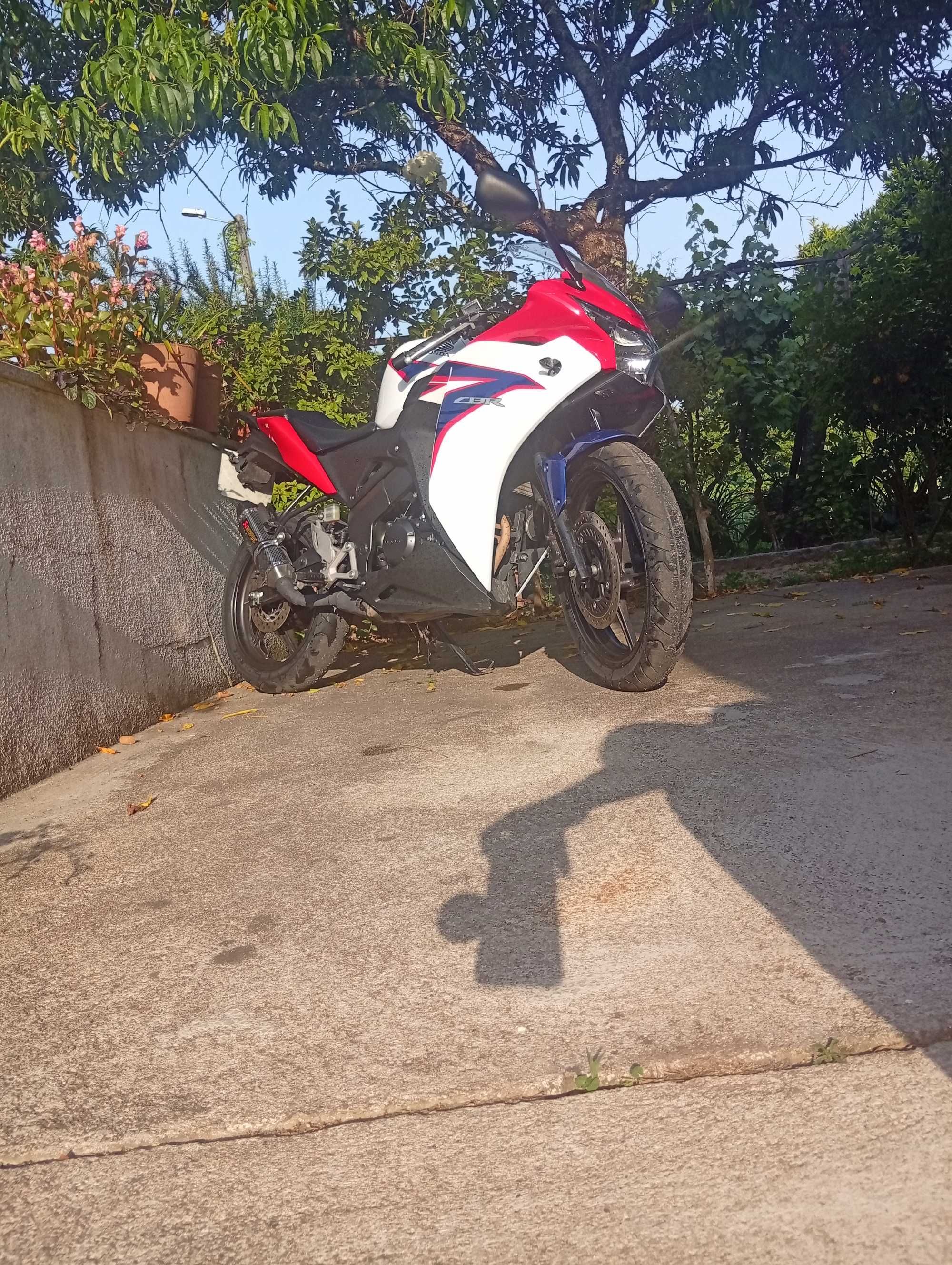 Honda CBR 125R Tricolor 2012