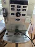 Sprzedam w dobrym stanie Ekspres DELONGHI ECAM23.120B za 450zł