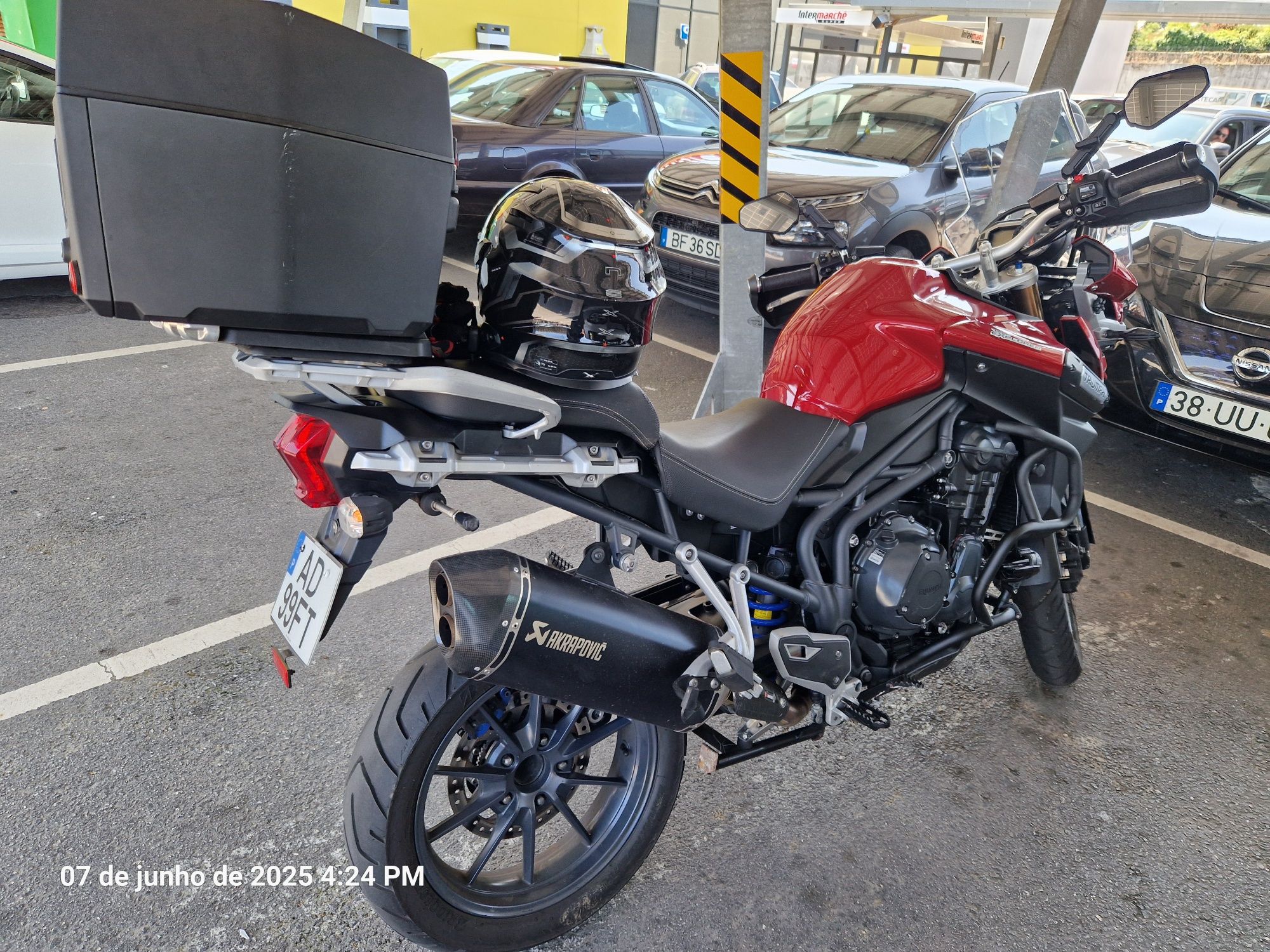Triumph Tiger 1200 Explorer: A Fera Vermelha das Estradas e Trilhos