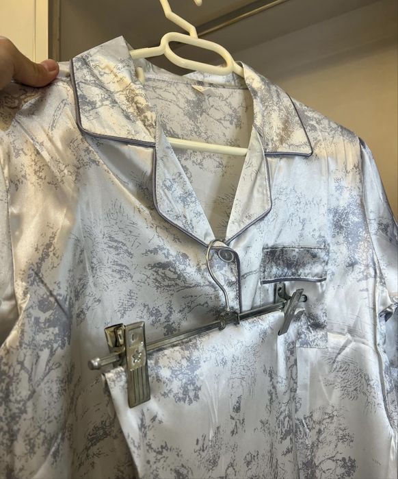 Шовкова піжама голуба домашній комплект з трендовим принтом, як ivina