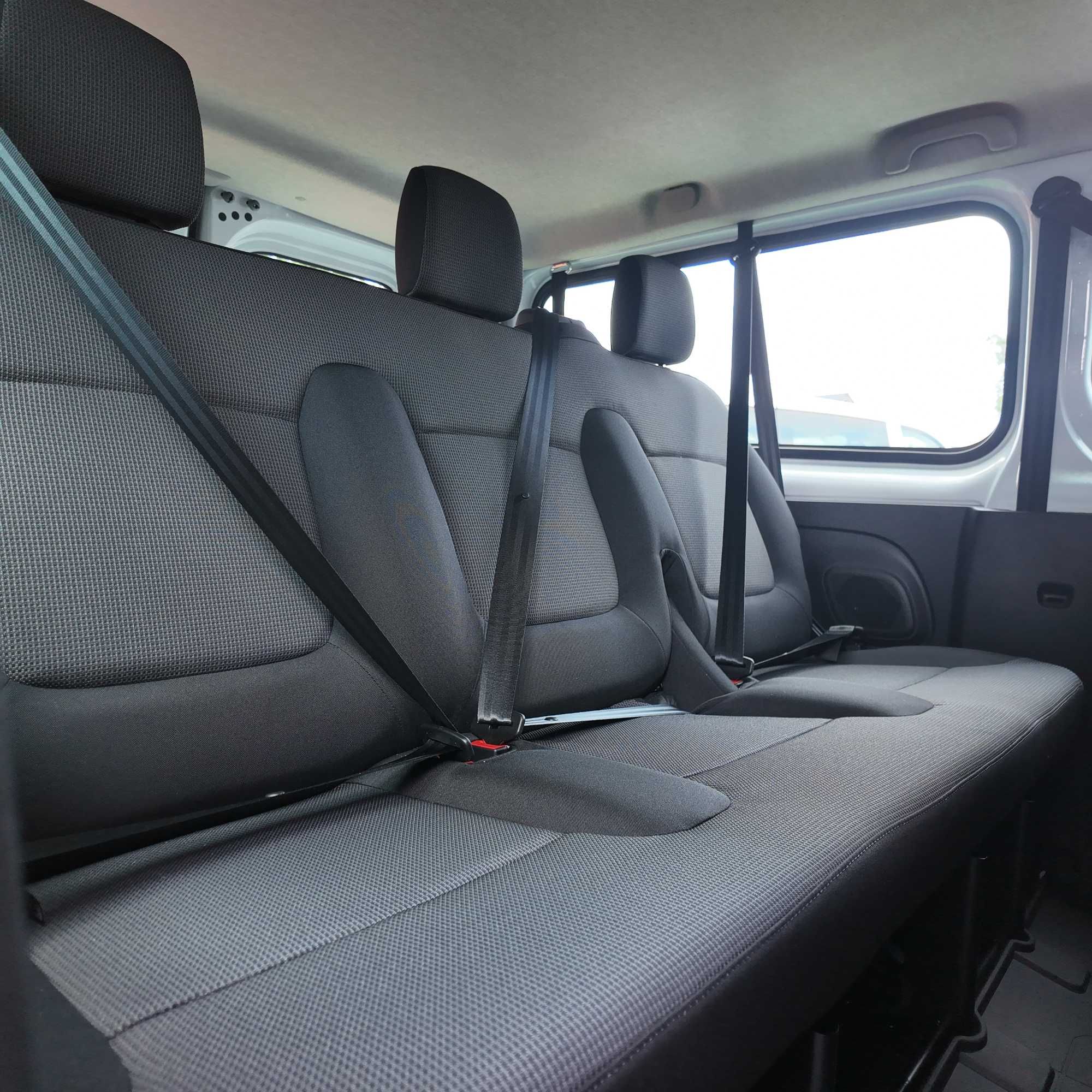 Wynajem busa 7,8,9 osobowego wypożyczalnia aut Renault Trafic