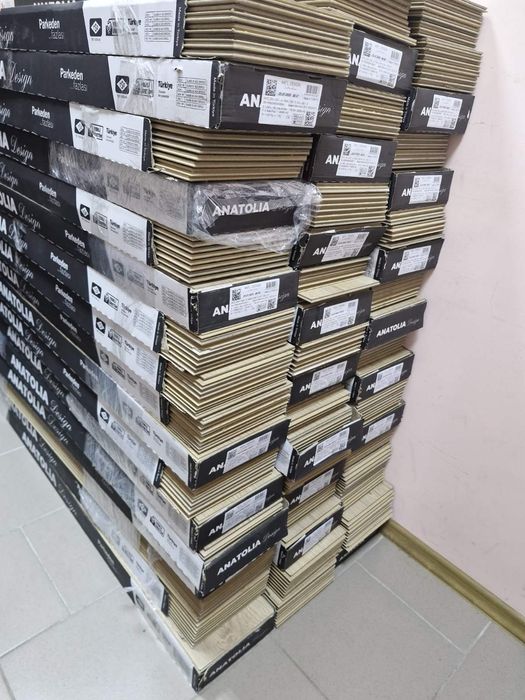 Продам в хорошому стані ламінат 180кв