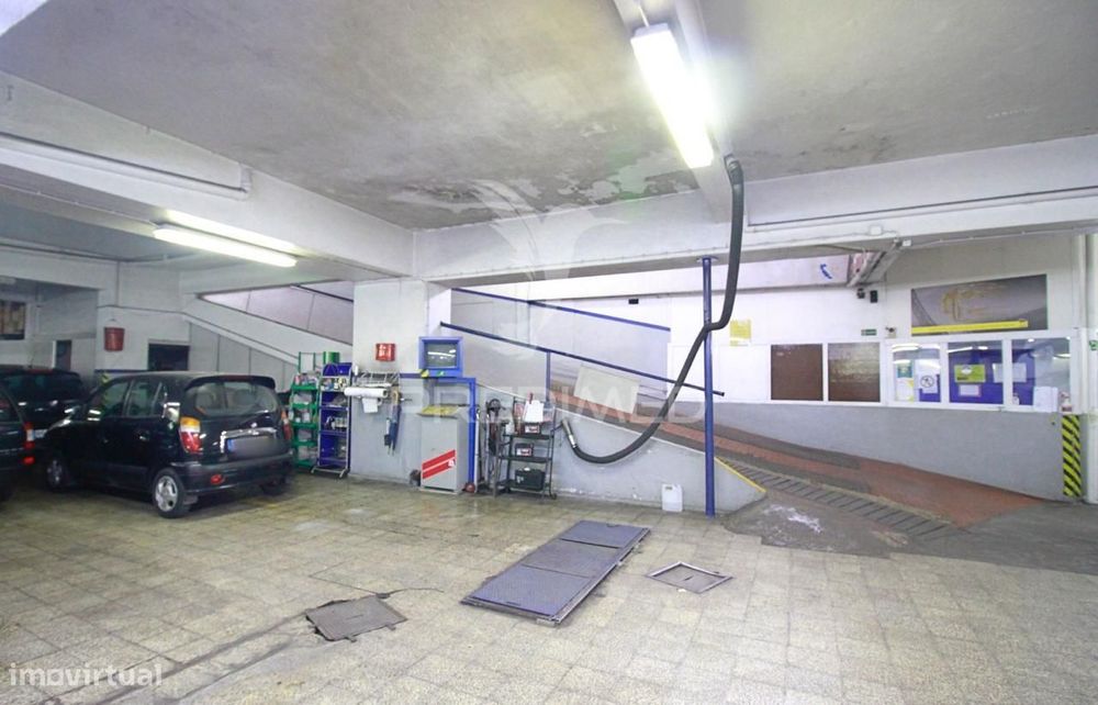 Armazém / Espaço Comercial à Venda – Amadora (Venteira)
