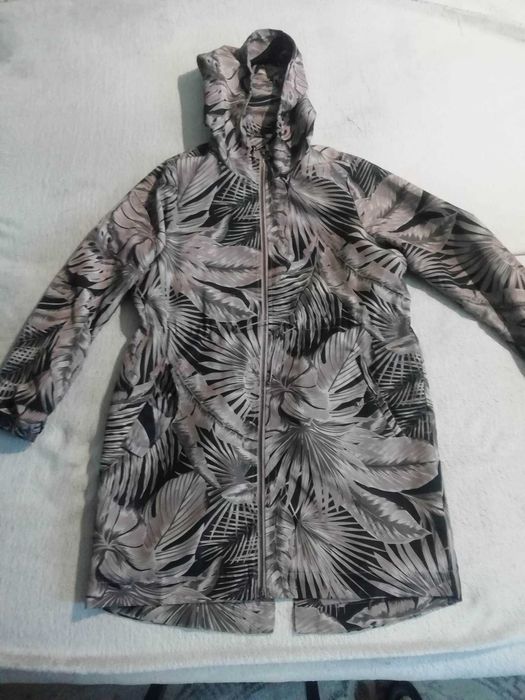 Kurtka z kapturem dla wysokiej pani