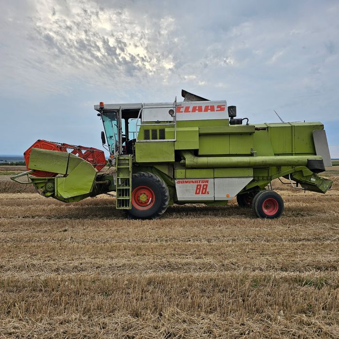 Claas Dominator 88s + stół do rzepaku
