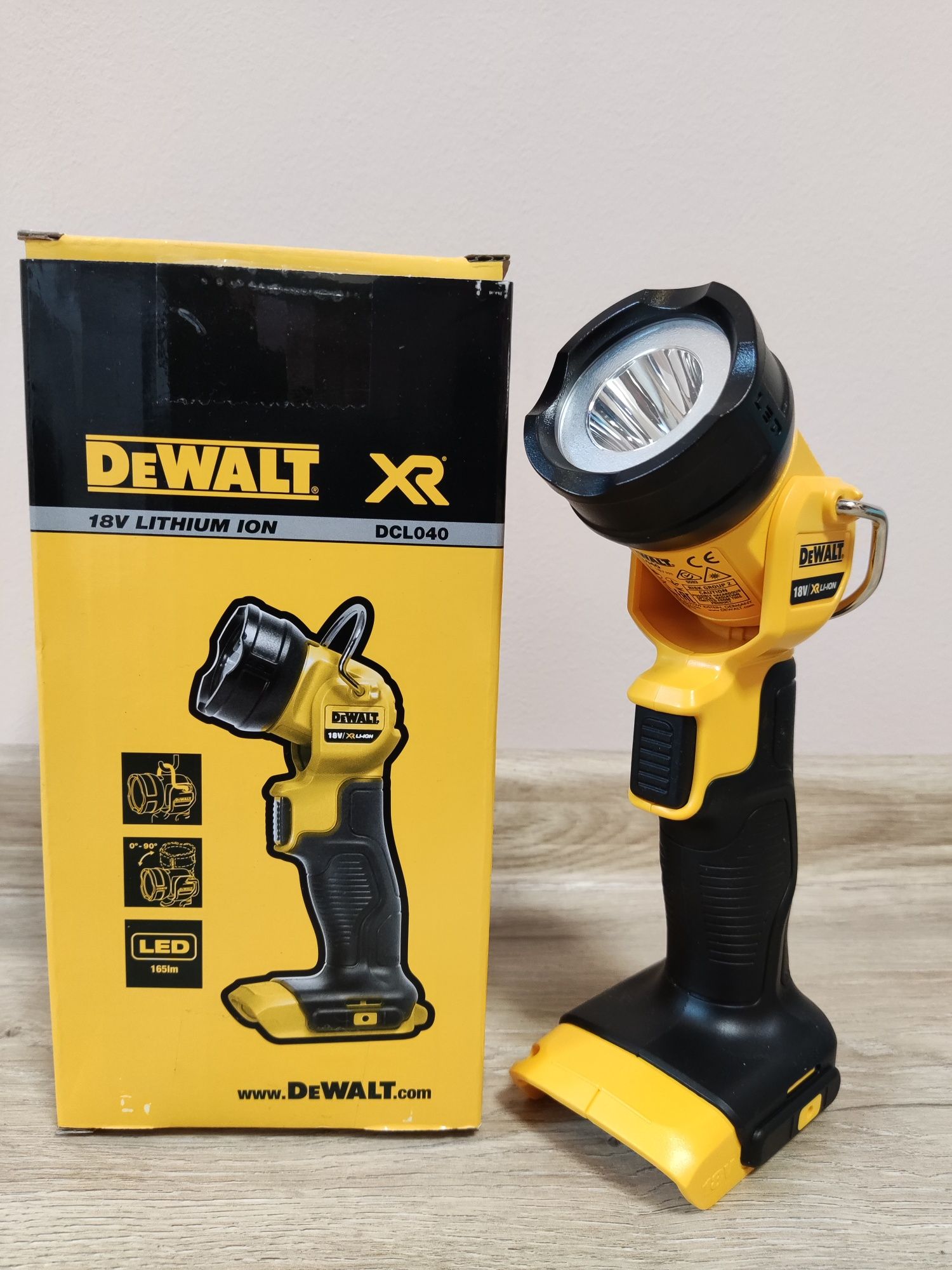 Фонарь DeWALT DCL040