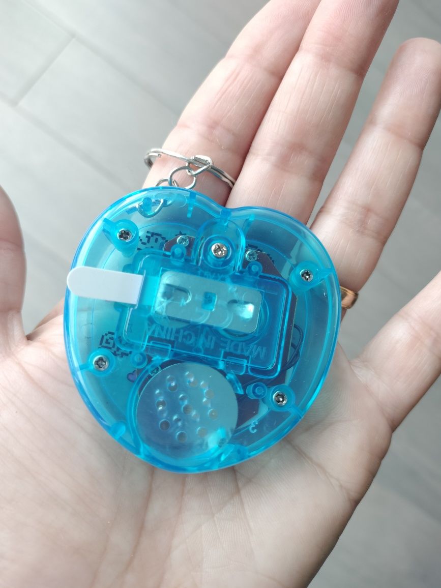 Vende-se Tamagotchi novo nunca usado azul
