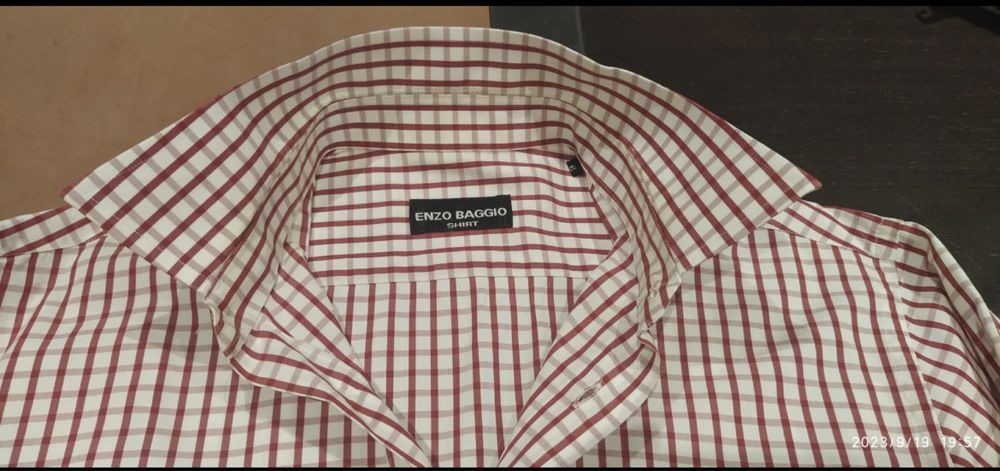 Camisa da Enzo Baggio oversize.