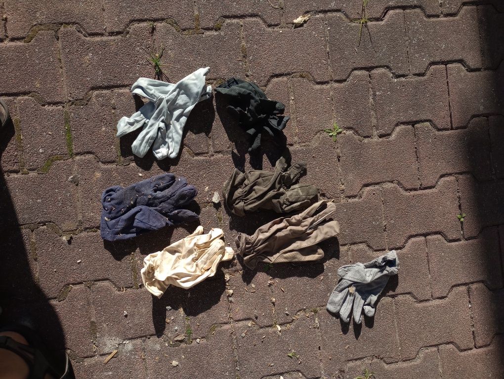 Worek XXL rękawic z materiału i skóry