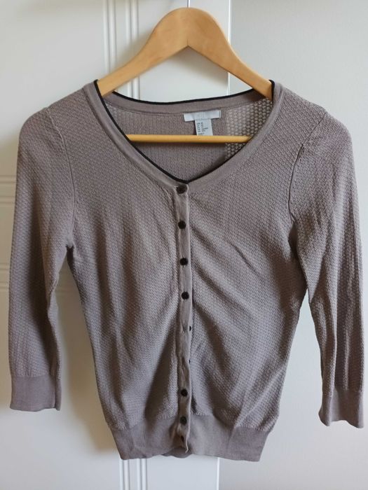 Sweterek damski H&M, rozmiar S, koloru beżowego.