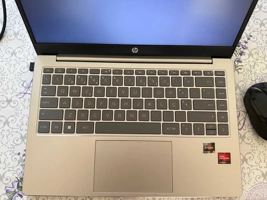 Computador HP 14 AMD Ryzen 16GB RAM 512GB