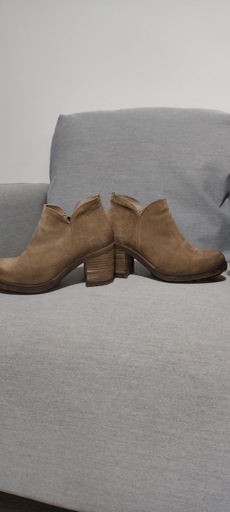 Vendo botins cor camel n 36