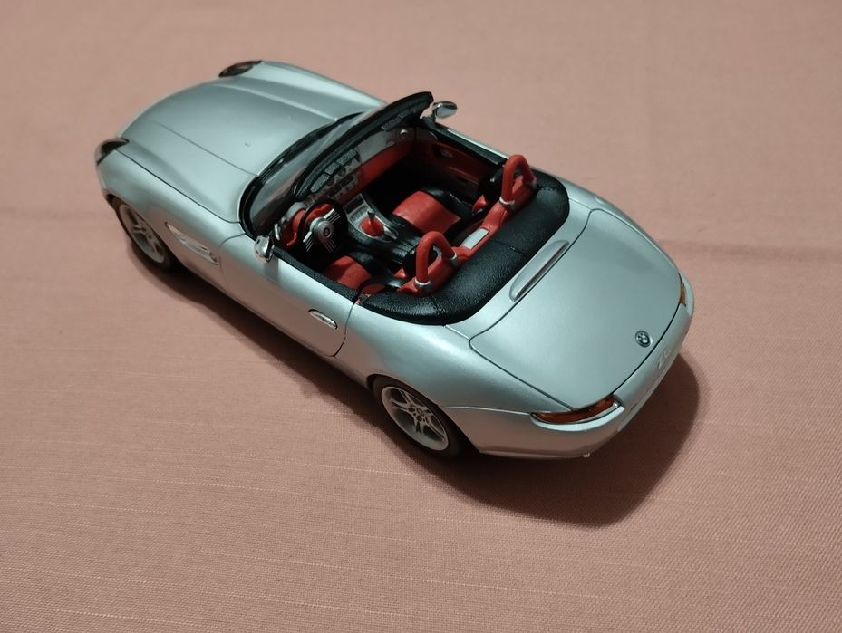 Miniatura BMW Z8 Bburago 1:18