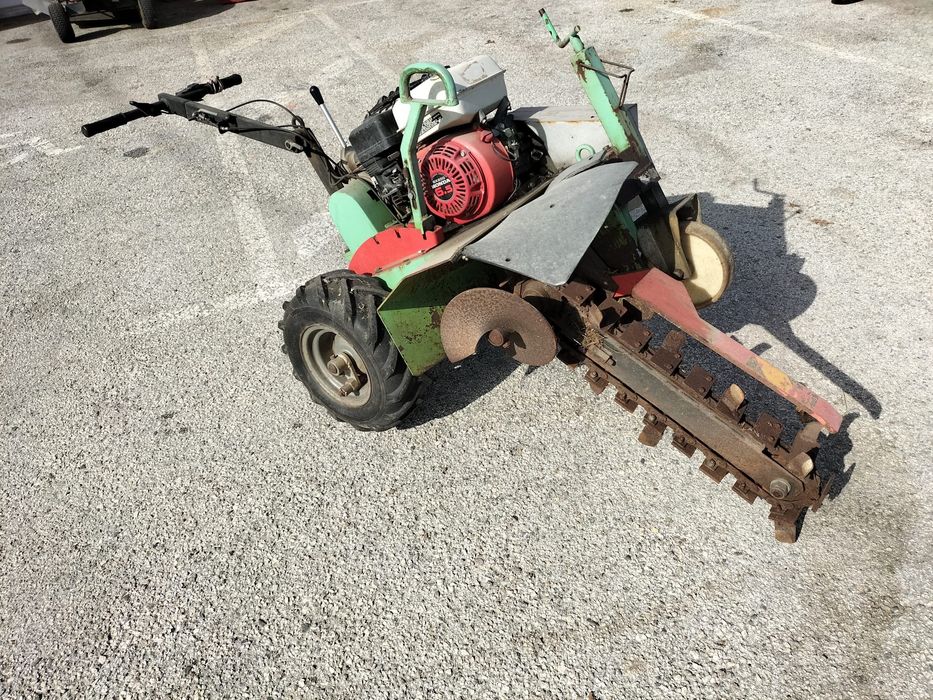 Maquina de Abrir Valas