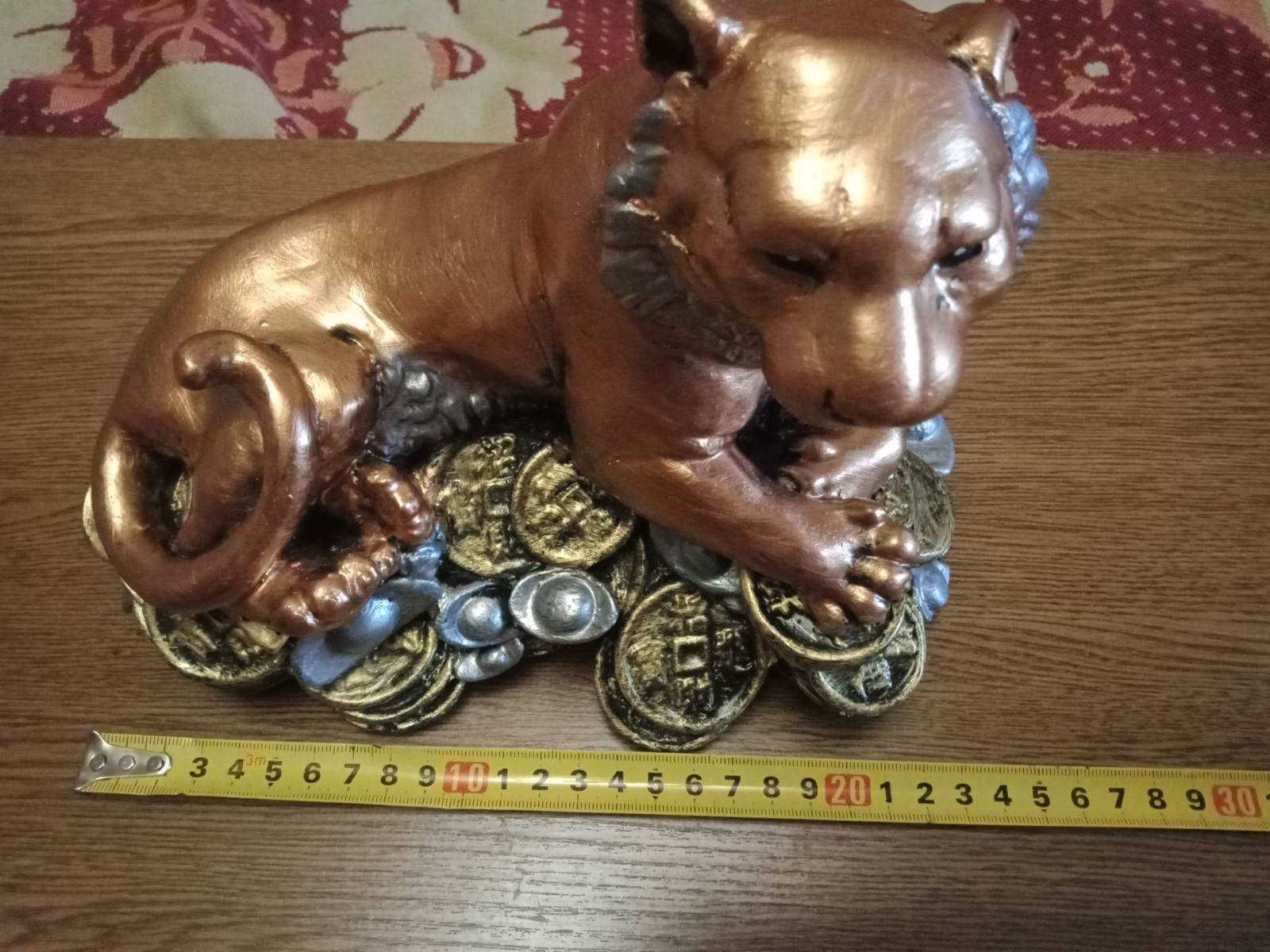 25 см Новый лев с монетами
