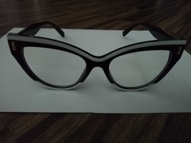 Piękne nowe oprawki okularowe damskie