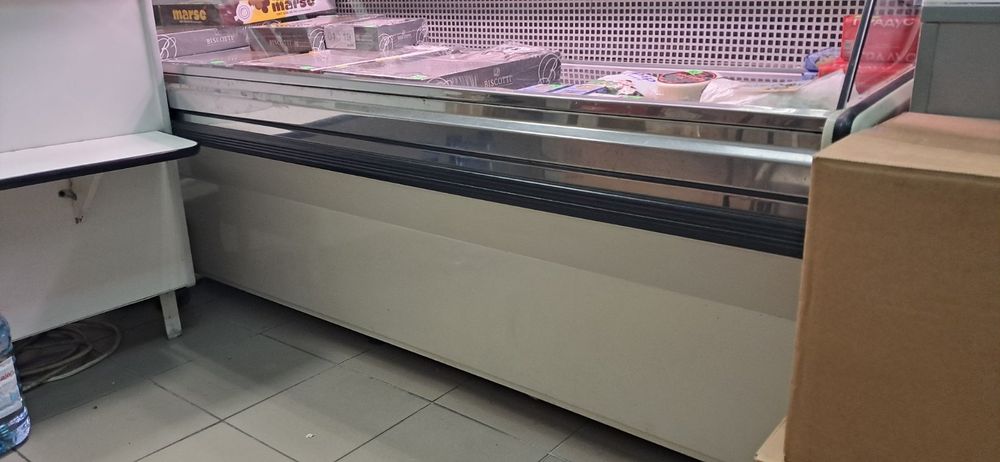 Холодильна вітрина Cold W20
