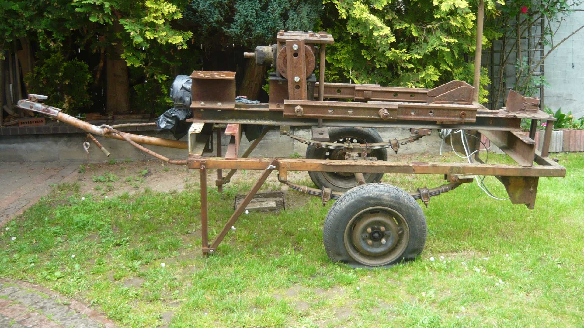 Łuparka do drewna pozioma mechaniczna na kołach do wykończenia