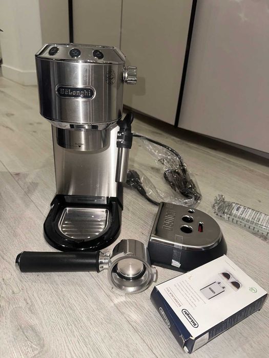 Кавовамашина Delonghi EC 685.M (ріжкова )