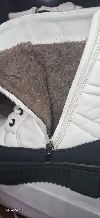 Білі ботиночки на зиму на овчині 39-40