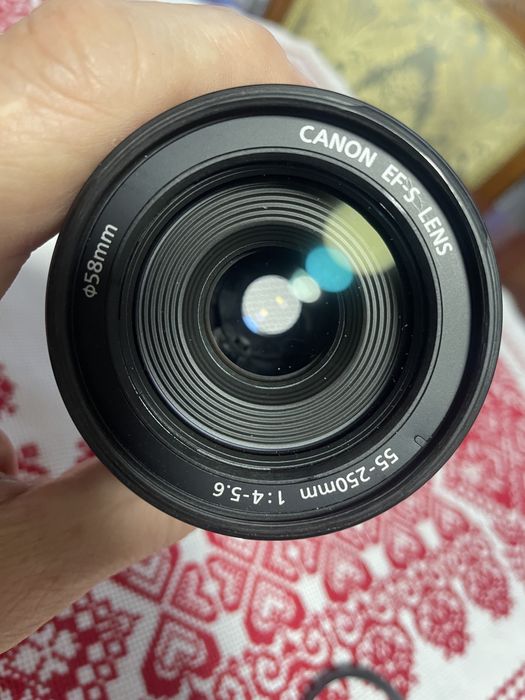 Canon EF-S 55-250 4-5,6 IS зі стабілізатором
