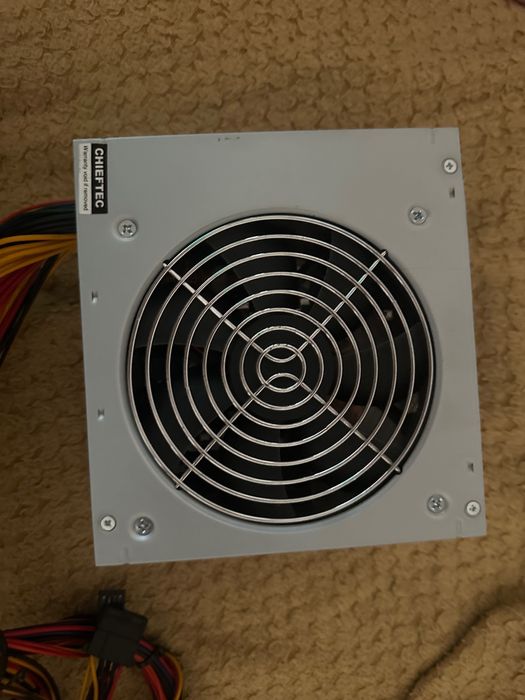 Блок живлення Chieftec 700W Є дійсна гарантія