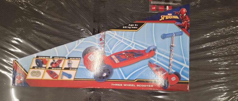 Nowa hulajnoga trójkołowa Spider-Man