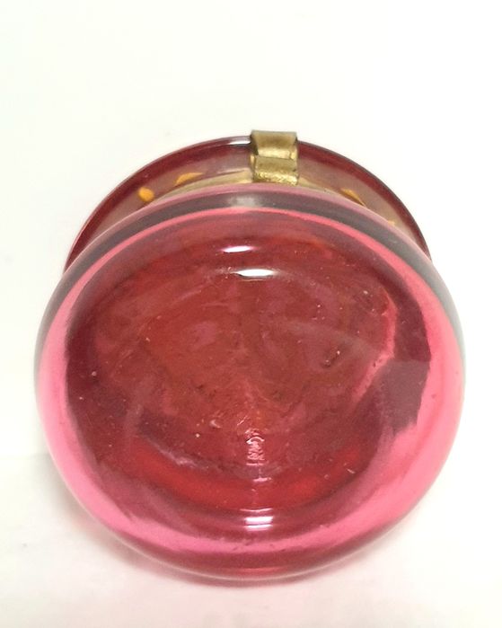 Lindissima pequena antiga caixa em vidro cranberry esmaltada à mão