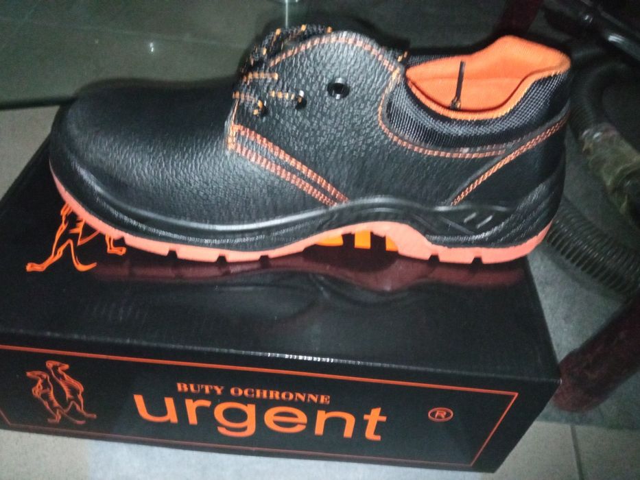Ubrania robocze  buty urgent koszule, podkoszulki