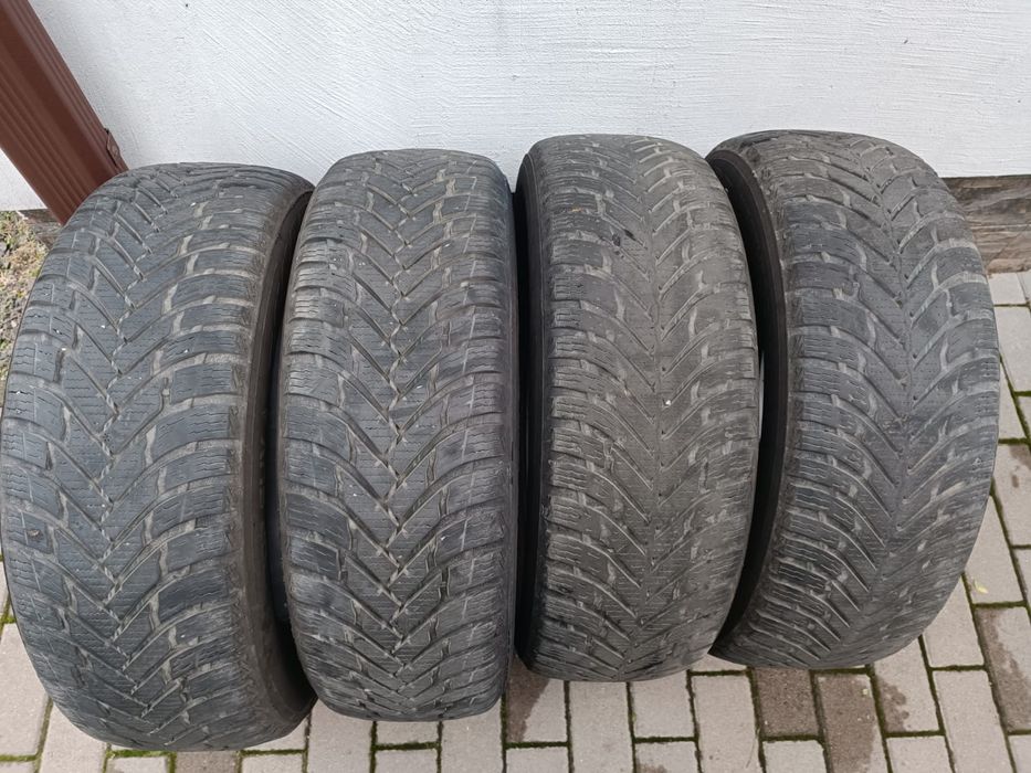 Гума на авто Nokian