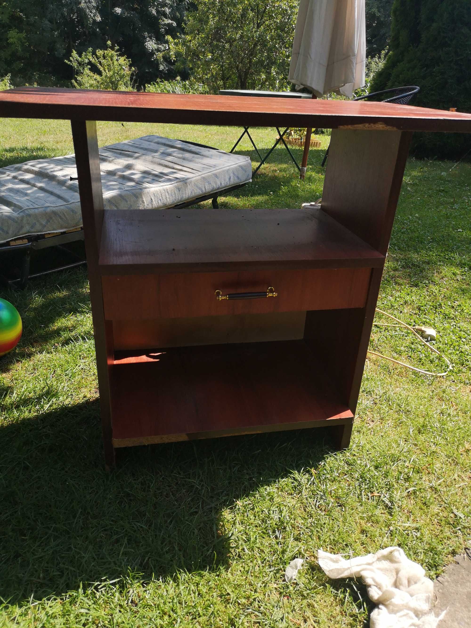 Szafka pod telewizor.