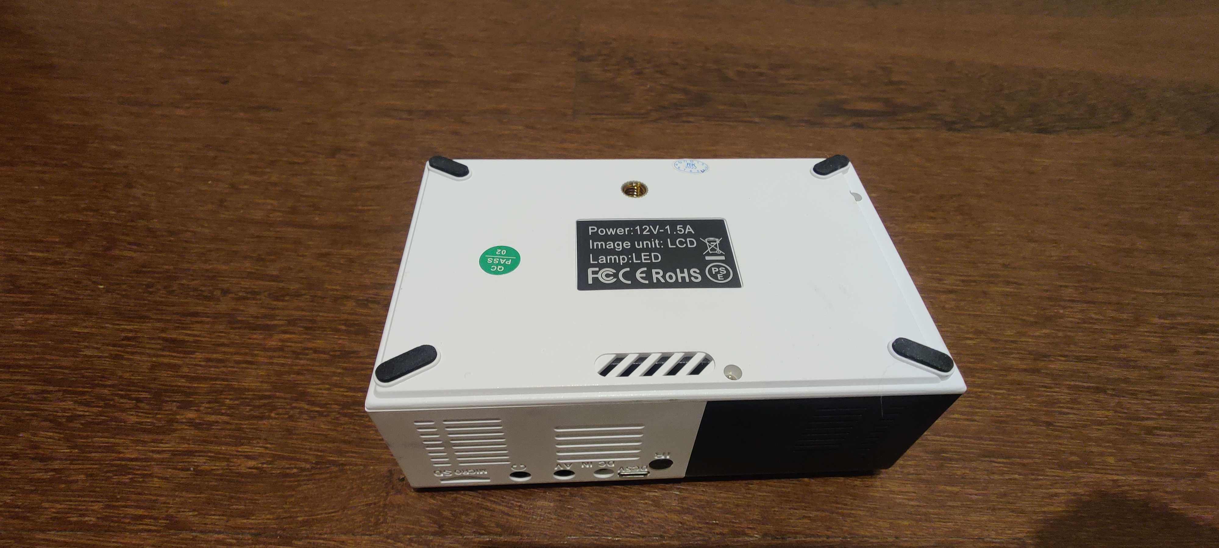 Mini Projetor LED Portátil – Ideal para Filmes e Jogos!