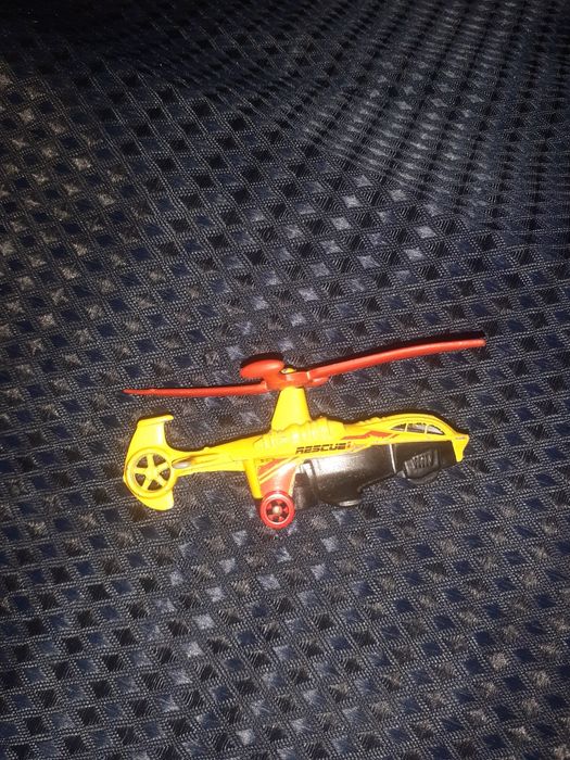 Винтажный 2006 Спасательный жёлтый вертолёт Hot Wheels Sky Knife