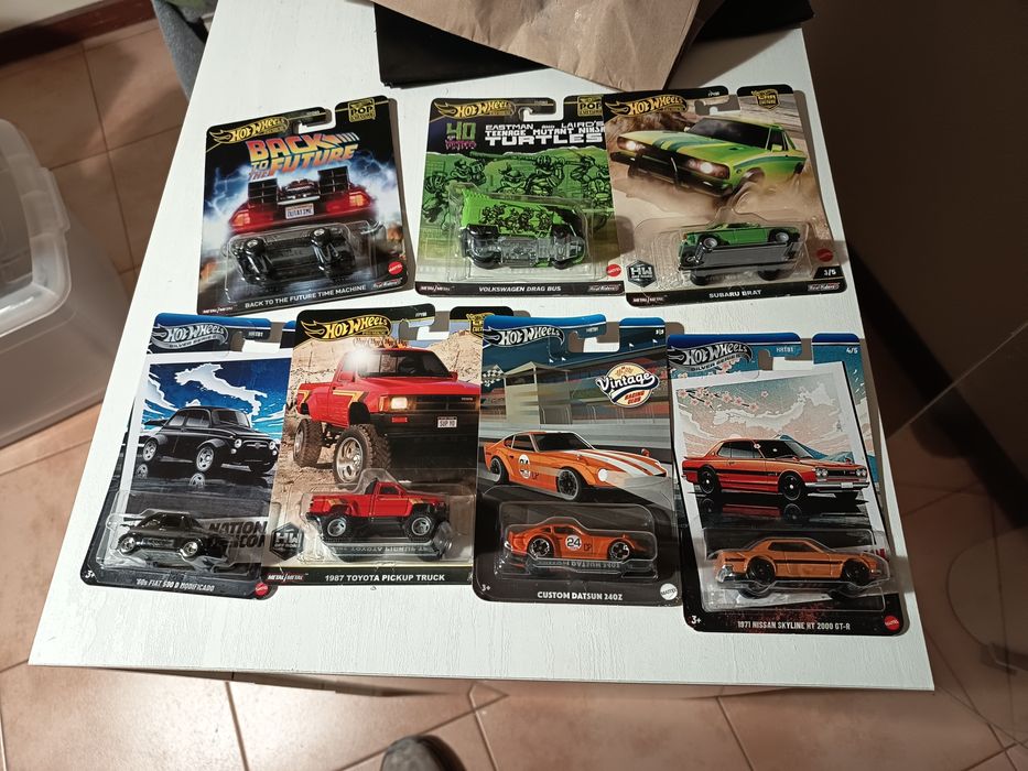 Lote 124 Hotwheels em caixa