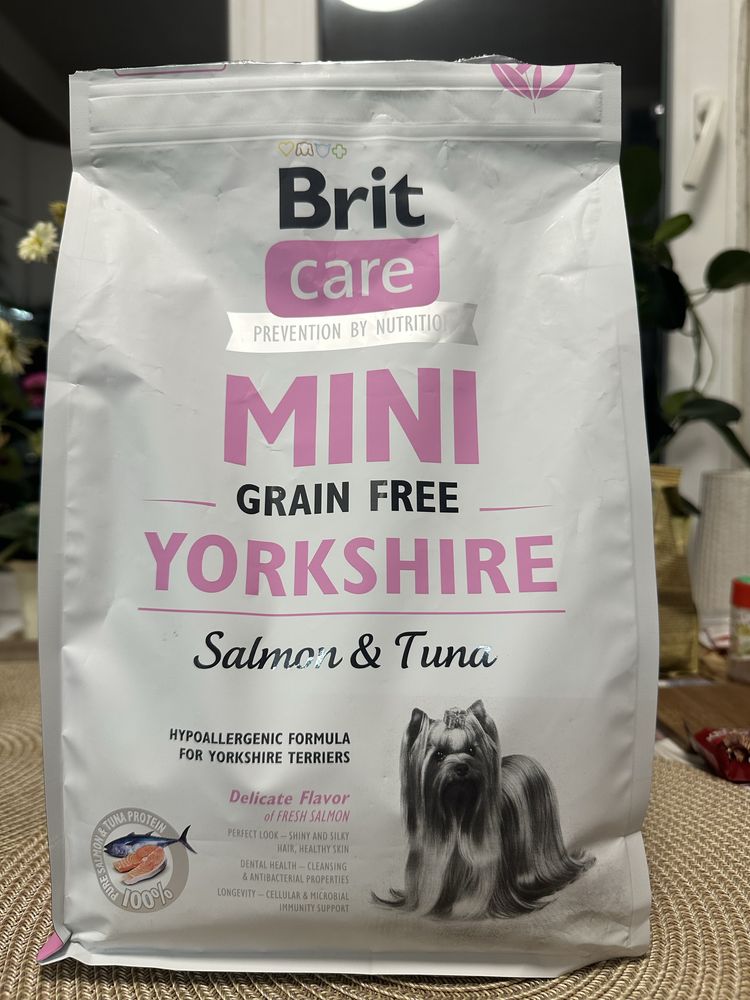Сухий корм для йоркширських тер'єрів Brit Care Mini (лосось та тунець)