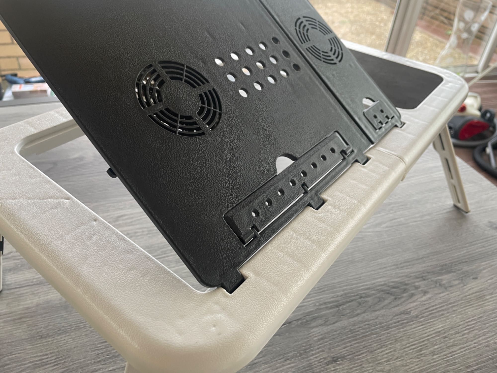 Suporte / mesa ventilada para computador portátil