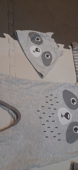 Pajacyk plus czapeczka 86 szop zwierzątka leśne jak nowy SESJA roczek