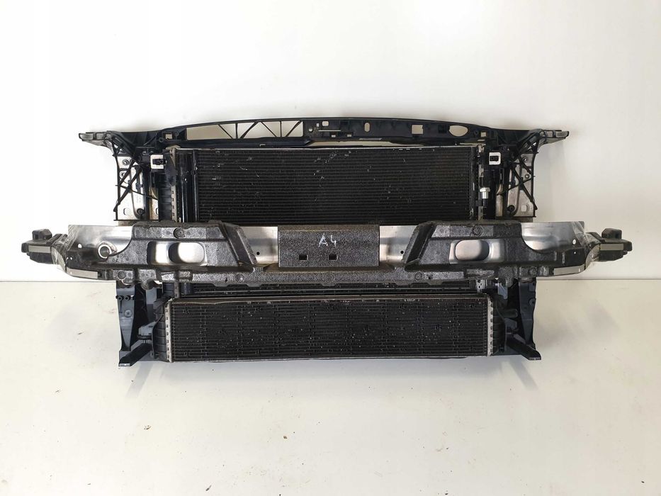 Audi A4 B9 Передня панель, телевізор