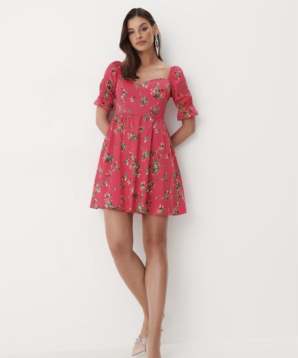 Sukienka mini z dekoltem serce