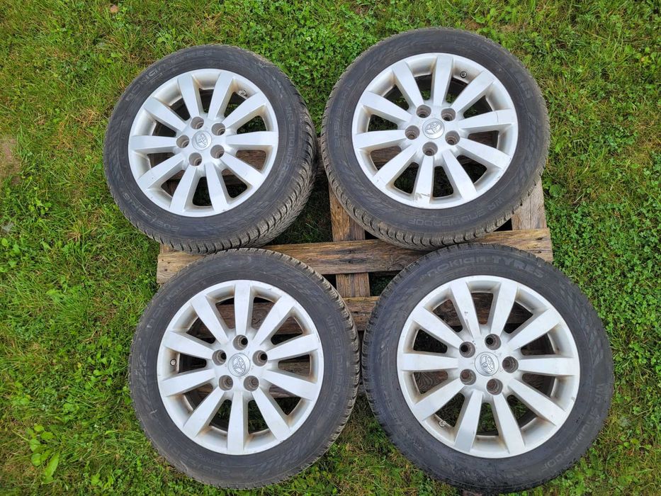 Koła, felgi z oponami zimowymi Toyota Auris 16 205/55 ET45 oryginał