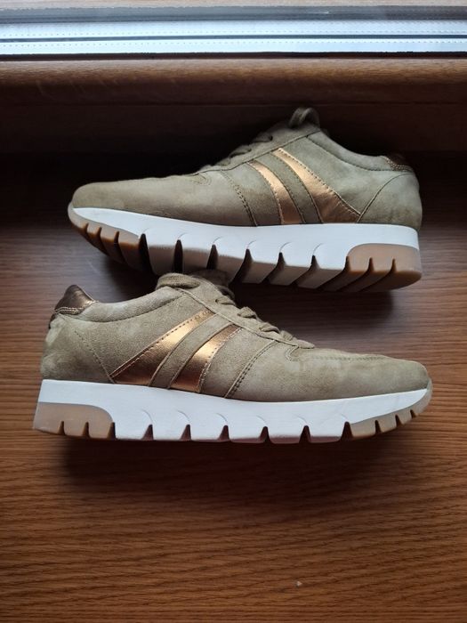 Кросівкиі Tamaris р.39