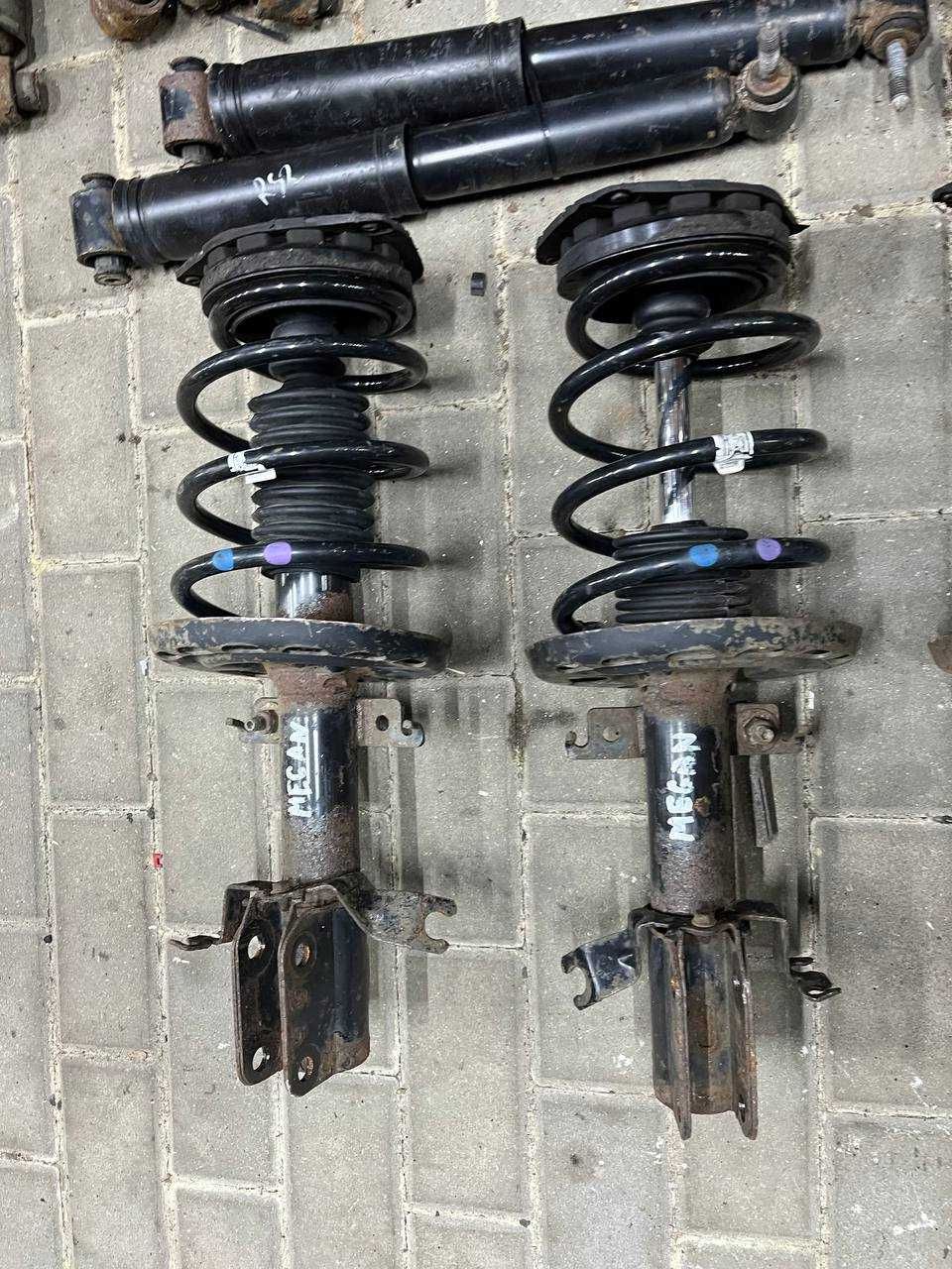 Стойка Передня в зборі Renault Megane 3 2009-2015рік