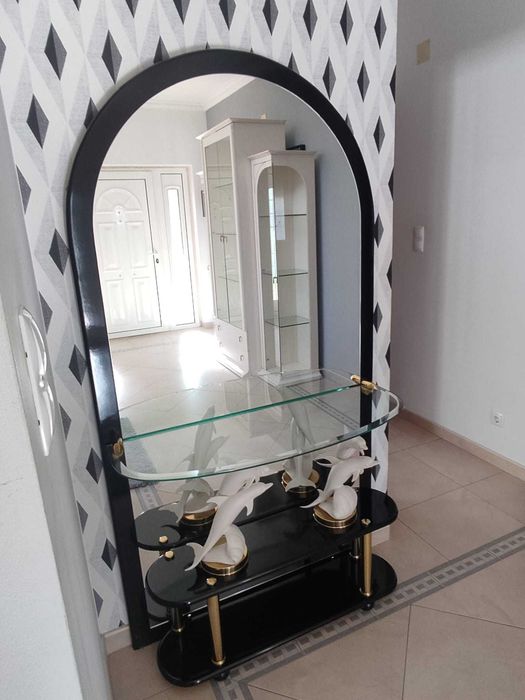 Móvel Hall preto com espelho e praleiras