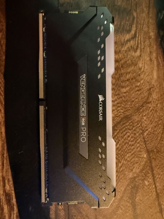 Pamiec Ram rgb ddr4 3000Mhz 16Gb Corsair