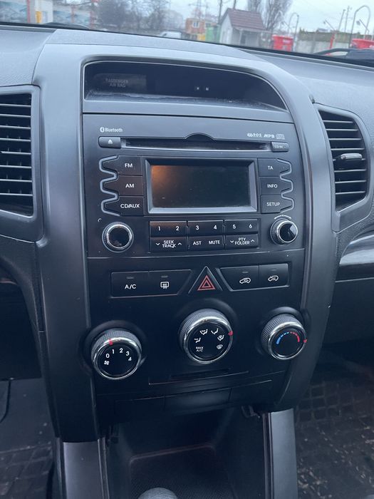 Kia Sorento 2011 рік • Бензин 2.4