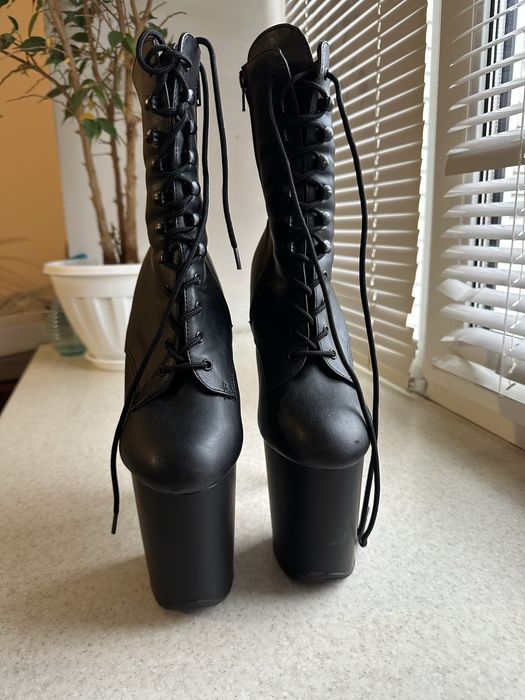 Танцювальне взуття Стріпи